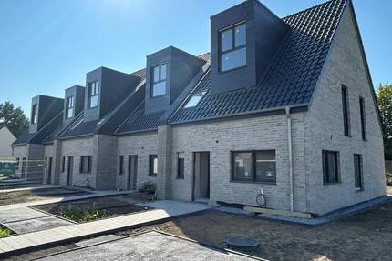 Großzügiges Neubau-Reihenhaus mit 2 Stellplätzen + Garten 5 zimmer