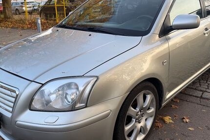 Toyota Avensis 240.000 km 3.900 € Berlin 12109