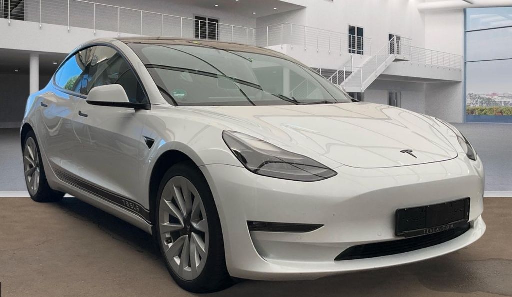 Tesla Model 3 57.115 km 27.950 &euro; Bad Kissingen 97688