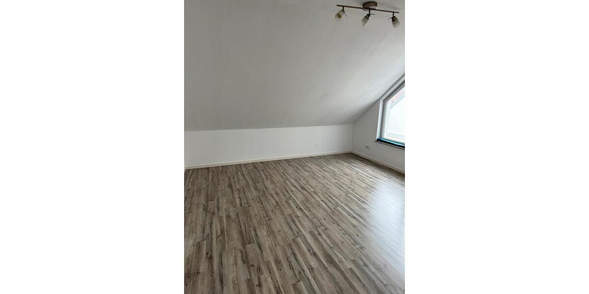 Dachgeschoßwohnung Holzgerlingen - 3.5 Zimmer, 103 m&sup2;, 1.700&euro; | Angebot:24785540
