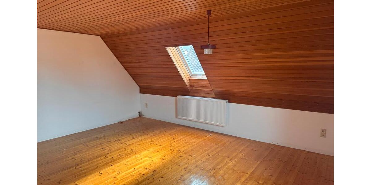 Dachgeschoßwohnung Rottenburg an der Laaber - 3 Zimmer, 103 m&sup2;, 800&euro; | Angebot:26019906