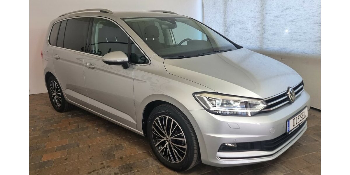 VW Touran Highline BMT DSG LED AHK ACC Navi 7-Sitze 91.700 km 26.900 &euro; Garrel 49681