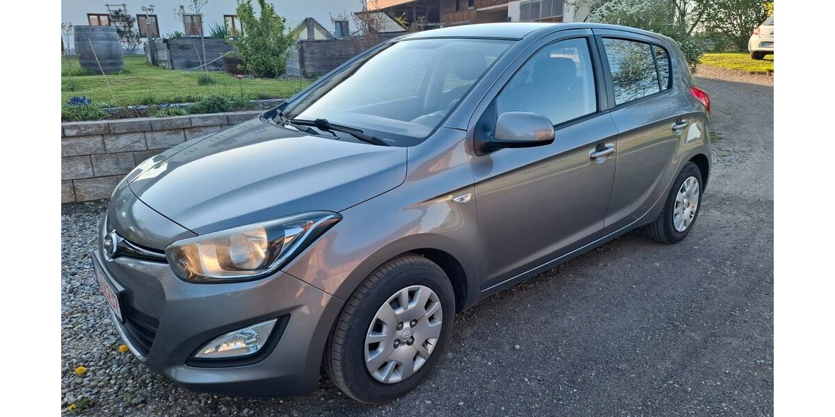 Hyundai i20 182.000 km 2.850 &euro; Bad Endorf 83093