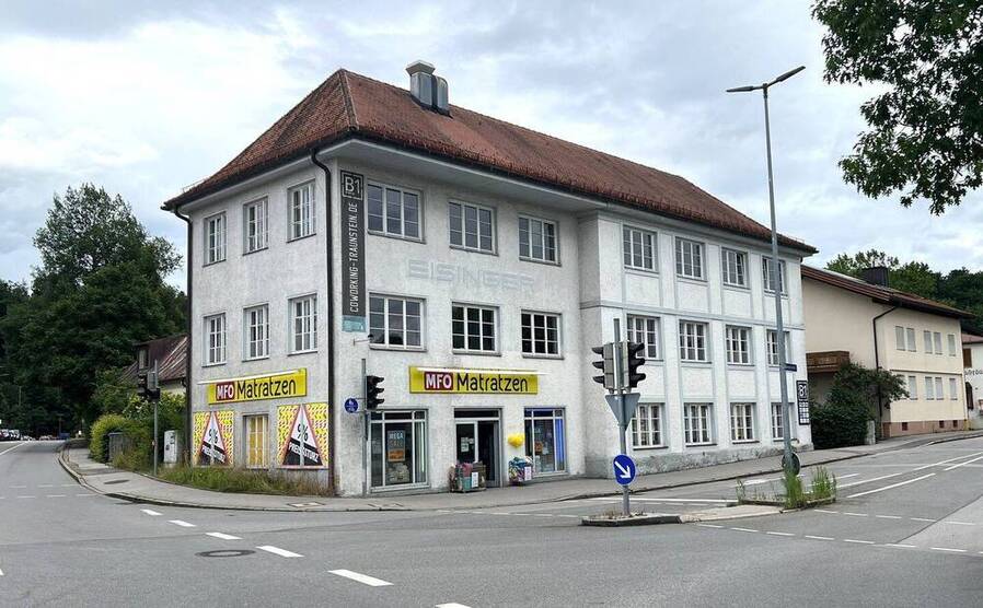 *****Markante Lage an Haupteinfallstraße, zentrumsnah: Laden- u. Austellungsfläche zimmer