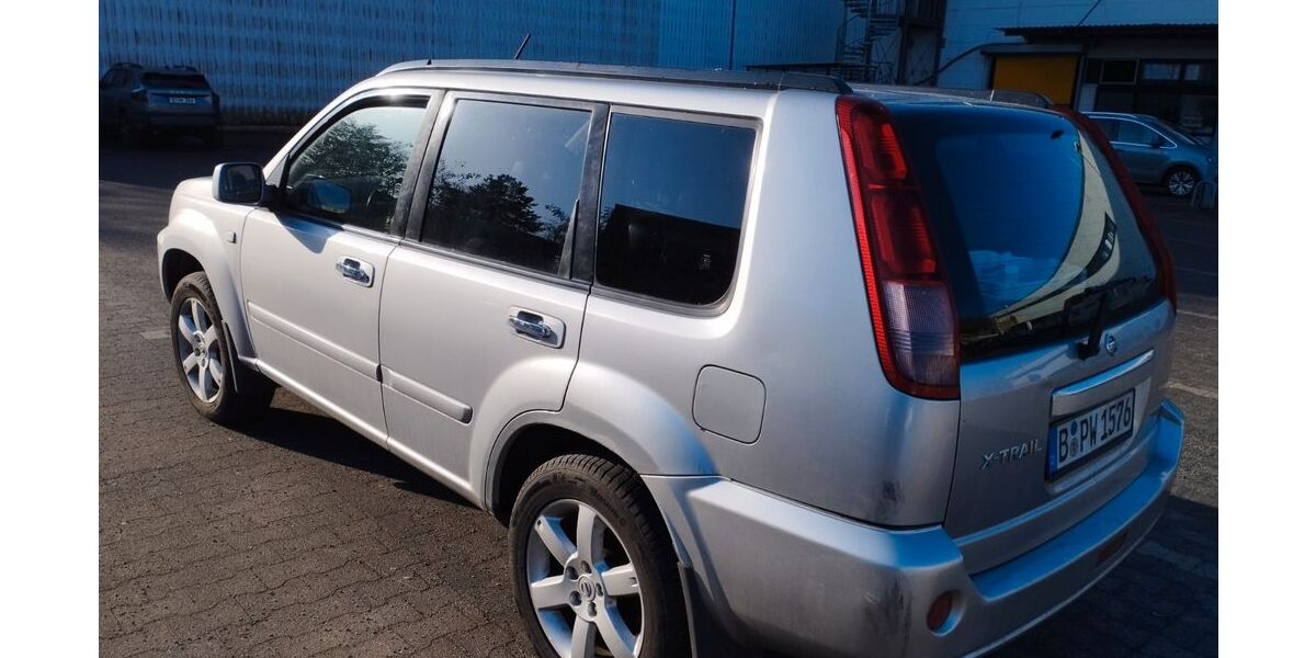 Nissan X-Trail 240.000 km 1.999 &euro; Berlin 12247