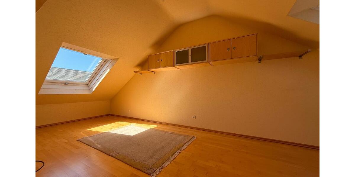 Dachgeschoßwohnung Bruchköbel - 3 Zimmer, 80 m&sup2;, 1.040&euro; | Angebot:26579126