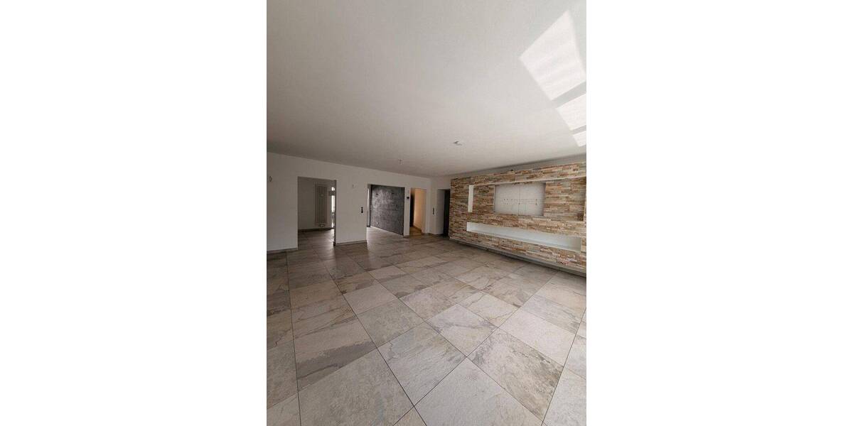 Etagenwohnung Pulheim Brauweiler - 3 Zimmer, 131 m&sup2;, 1.700&euro; | Angebot:26867370