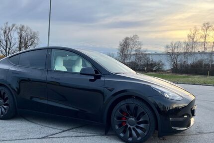 Tesla Model Y 17.618 km 45.500 &euro; Schöllnach 94508
