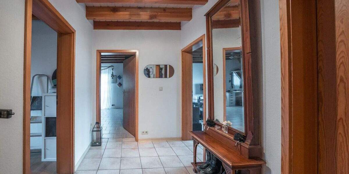 Großzügige Etagenwohnung mit großem Wohn- und Essbereich sowie einem Außenstellplatz in Leutenbach-Heidenhof 3 zimmer