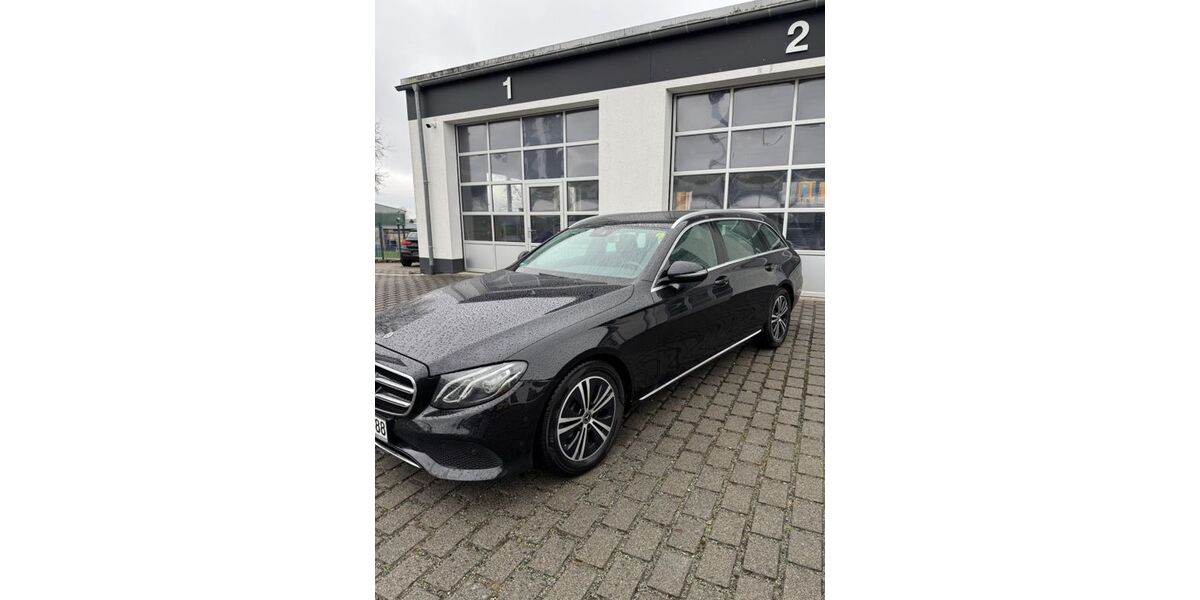 Mercedes-Benz E 200 159.000 km 18.150 &euro; Merenberg 35799