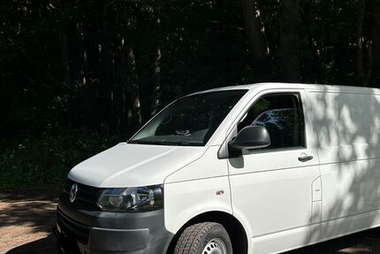VW T5 Transporter 172.000 km 16.500 &euro; Lug 76848