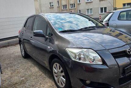 Toyota Auris 124.000 km 6.400 &euro; Essen 45144