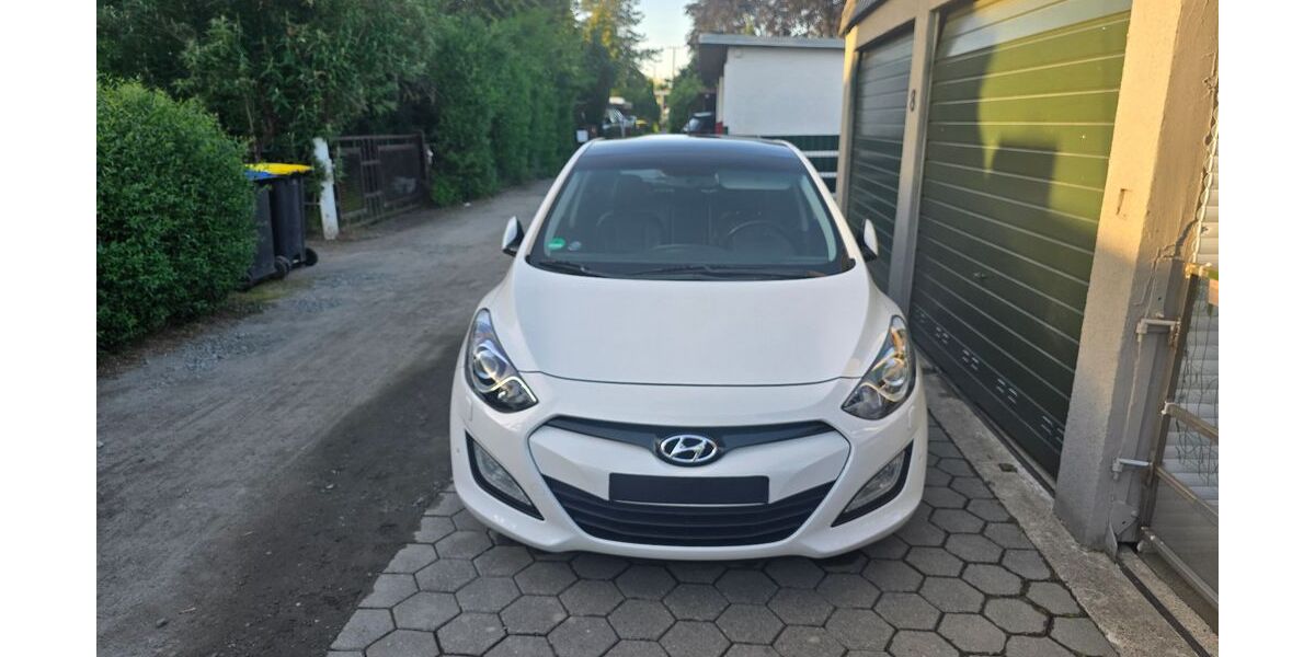 Hyundai i30 140.000 km 7.499 &euro; Bremen 28325