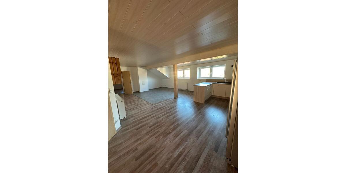Dachgeschoßwohnung Rimbach - 3 Zimmer, 145 m&sup2;, 850&euro; | Angebot:26387100