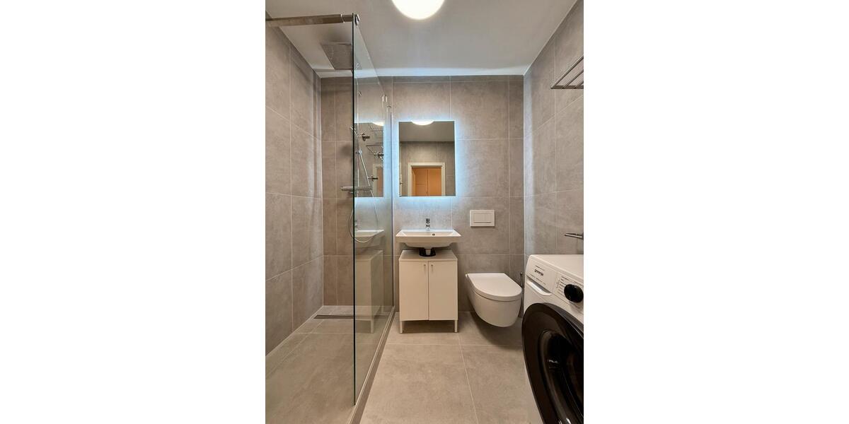 WG Zimmer frisch saniert in München Sendling möbliert U-Bahn Nähe 4 zimmer