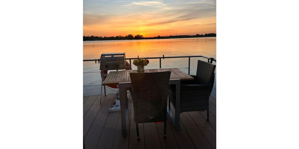 Ein Zuhause, auf dem Wasser oder im Hafen, exklusives Hausboot Neubau 2023 - Ferienhaus Jabel b Waren | Angebot:27142509