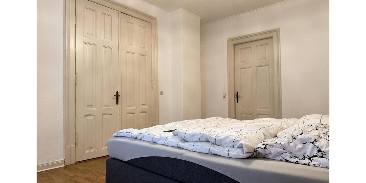 Altbauwohnung mit 4 Zimmern in der Innenstadt - Wg geiegnet 4 zimmer