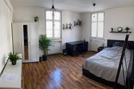 Helles, großes WG-Zimmer große Wohnung Zentrale Lage4er WG ab 1.3 5 zimmer