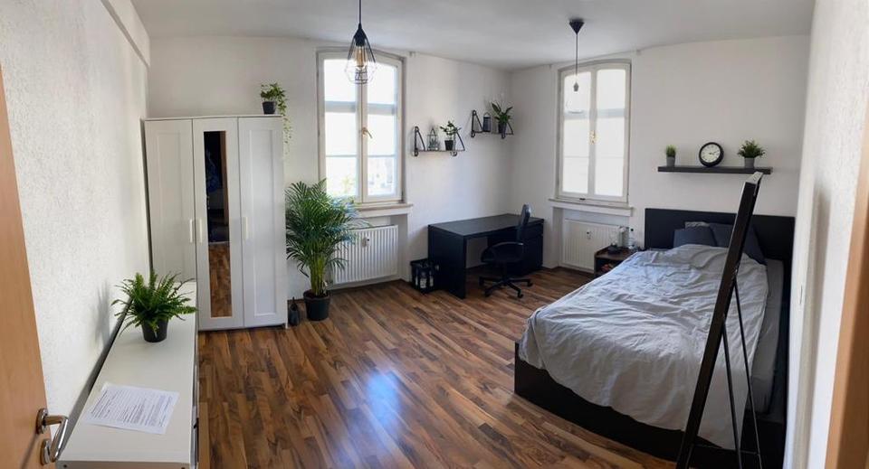 Helles, großes WG-Zimmer große Wohnung Zentrale Lage4er WG ab 1.3 5 zimmer