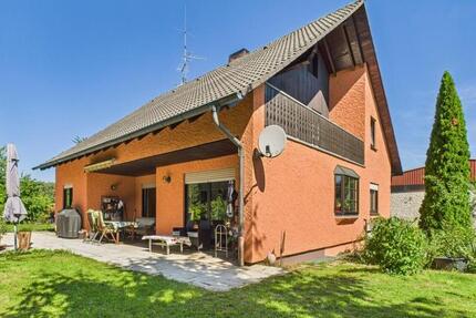 Freistehendes Einfamilienhaus in massiver Bauweise mit großem Grundstück zu vermieten! 6 zimmer