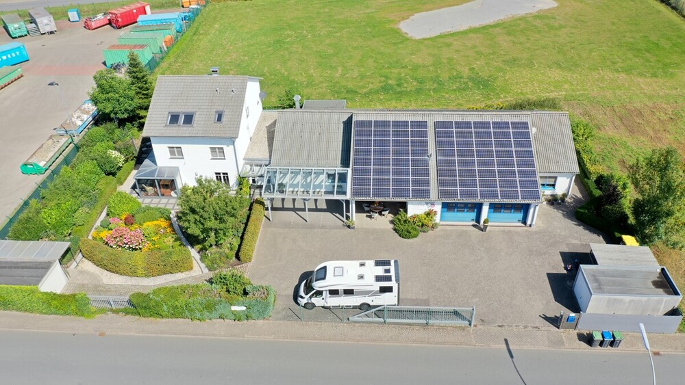 Großzügiges Wohnen und Arbeiten vereint: Einfamilienhaus mit Gewerbeeinheit! 10 zimmer