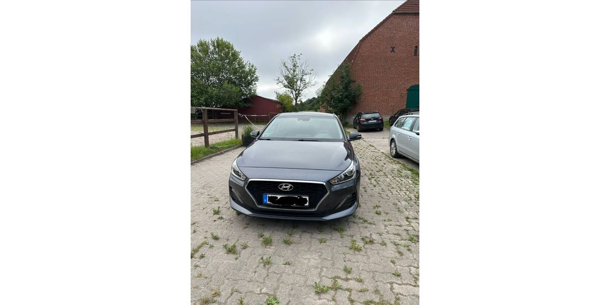 Hyundai i30 89.000 km 11.450 &euro; Großenaspe 24623