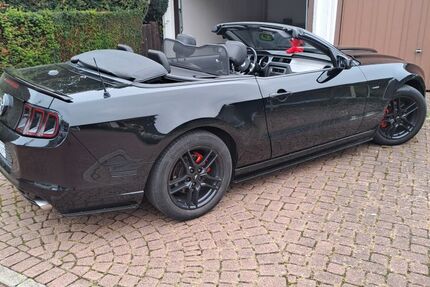 Ford Mustang 110.890 km 22.800 € Goslar 38642