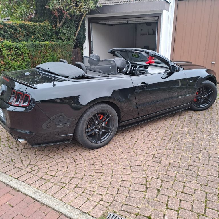 Ford Mustang 110.890 km 22.800 € Goslar 38642