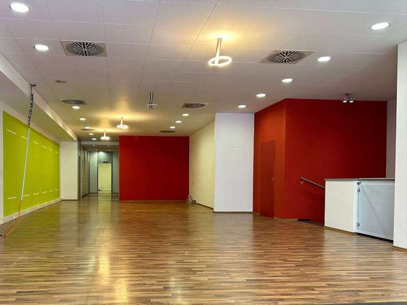Einzelhandel in Göppingen 2.000 € 467 m²