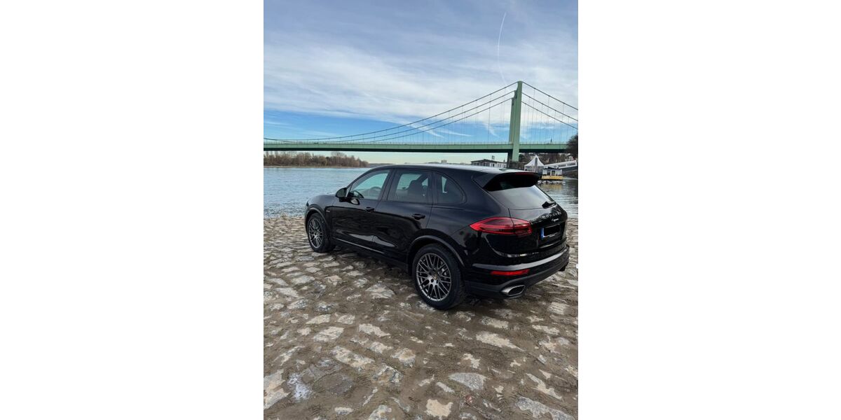 Porsche Cayenne 140.584 km 32.999 € Köln 50674