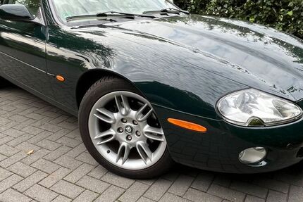 Jaguar XK8
