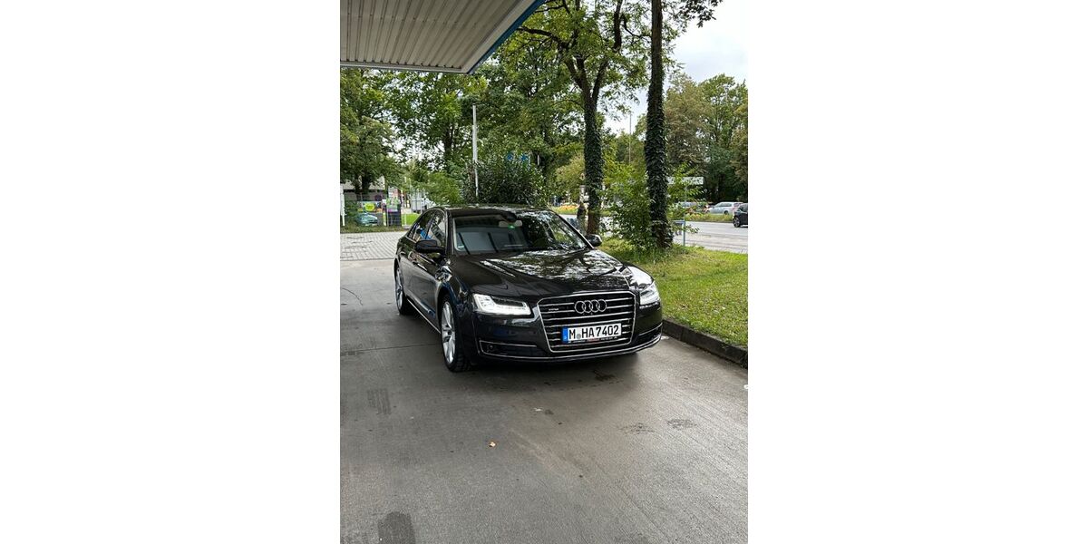Audi A8 214.000 km 22.999 &euro; München 80939