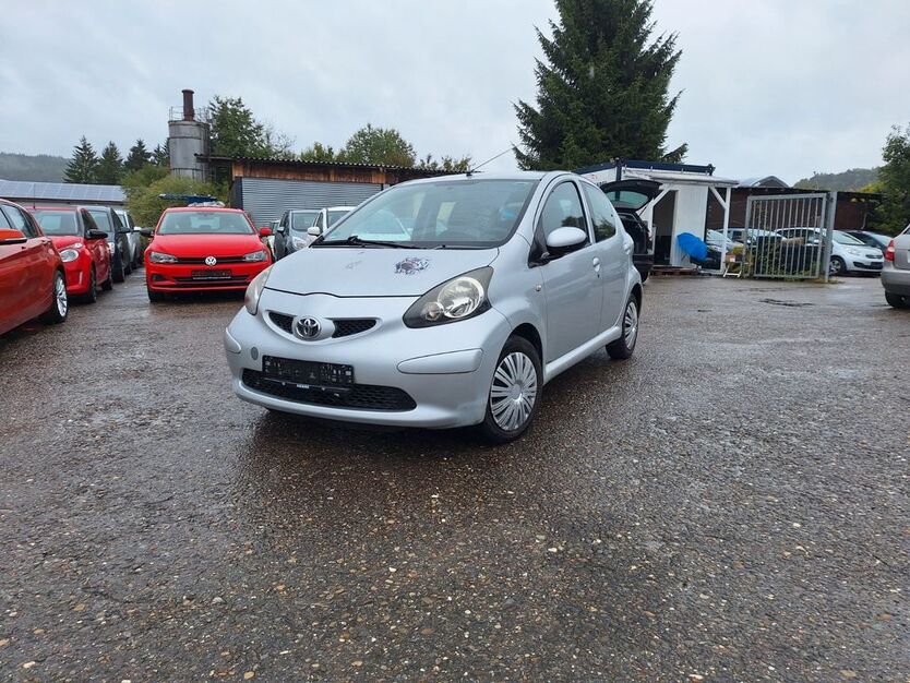 Toyota Aygo (X) 117.000 km 2.290 € Tuttlingen 78532