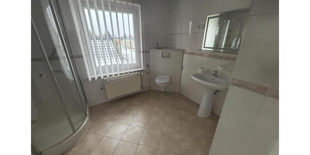Etagenwohnung Jarmen - 5 Zimmer, 100 m&sup2;, 1.000&euro; | Angebot:26606275