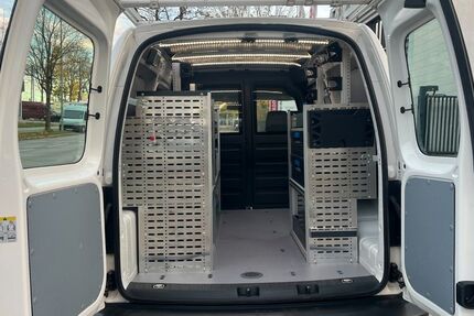 VW Caddy Maxi 124.572 km 16.950 € München 81825