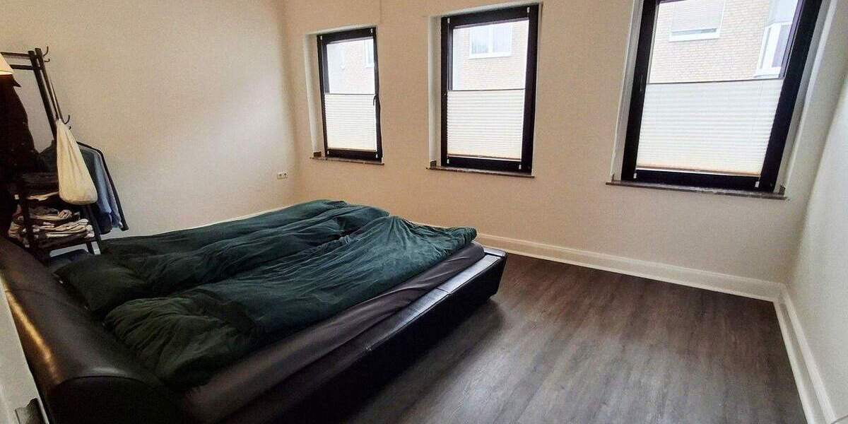 Bieterverfahren! zentrales Wohnjuwel: kernsaniertes Reihenhaus mit Solar, Kamin & Klima 3 zimmer