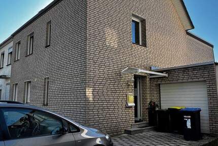 Modernisierte Doppelhaushälfte mit zwei Wohneinheiten - zentral wohnen, und Mieteinnahme! 6 zimmer