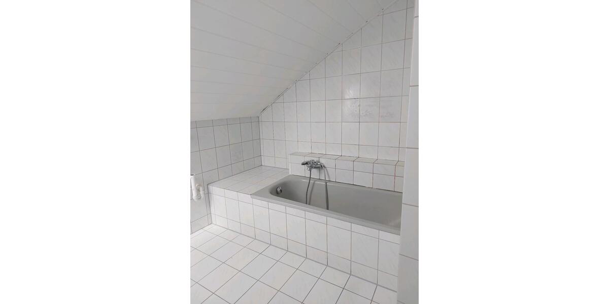 Dachgeschoßwohnung Aach - 2.5 Zimmer, 80 m&sup2;, 800&euro; | Angebot:26414082
