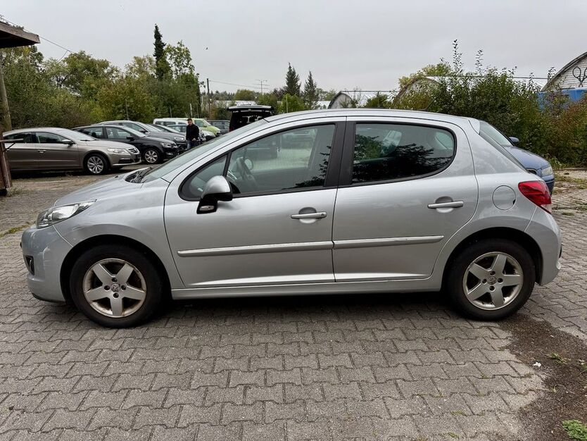 Peugeot 207 62.000 km 2.980 € München 81827