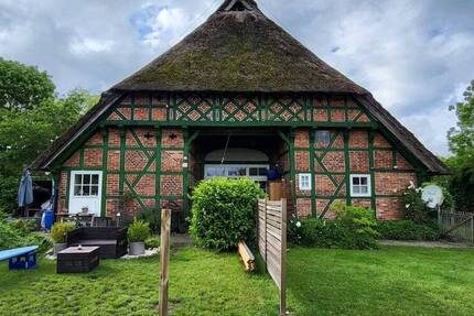 Historisches Fachwerkhaus mit Reetdach (4 WE+Carport) auf 4.681 m² Grundstück in 19217 Thandorf 1 zimmer