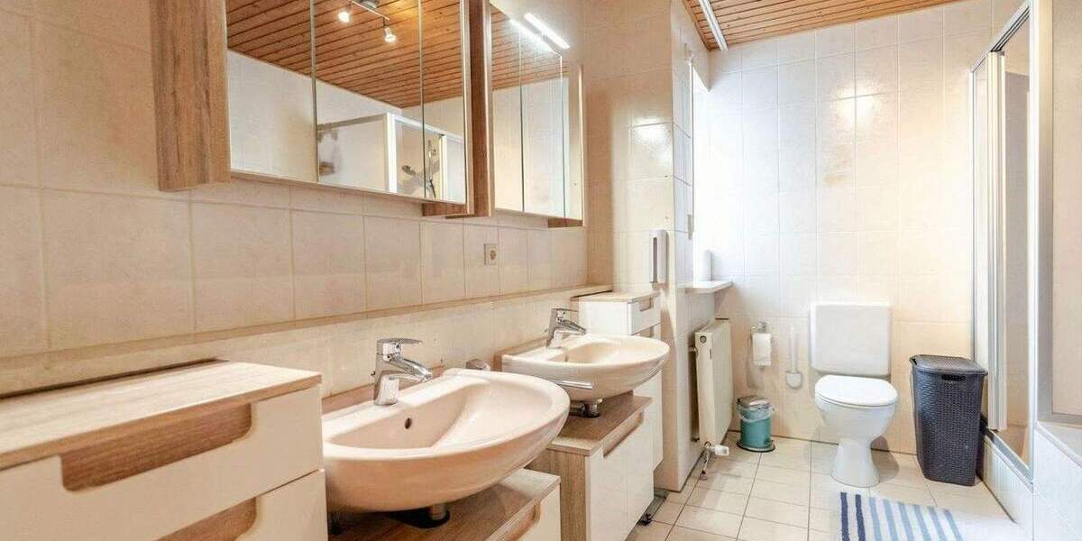 Doppelhaushälfte Straubing - 7 Zimmer, 160 m&sup2;, 1.090&euro; | Angebot:25423491