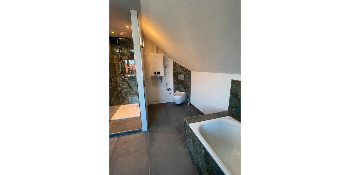 Dachgeschoßwohnung Drei Gleichen - 3.5 Zimmer, 82 m&sup2;, 779&euro; | Angebot:24554817