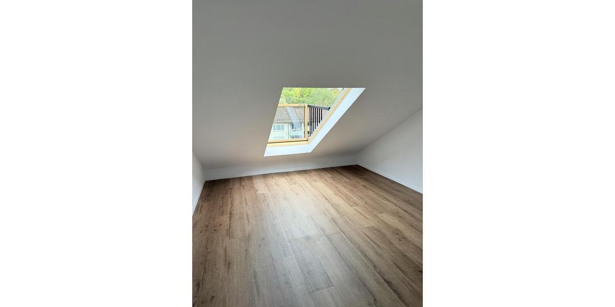Dachgeschoßwohnung Esslingen am Neckar Oberesslingen - 2.5 Zimmer, 59 m&sup2;, 990&euro; | Angebot:25379019