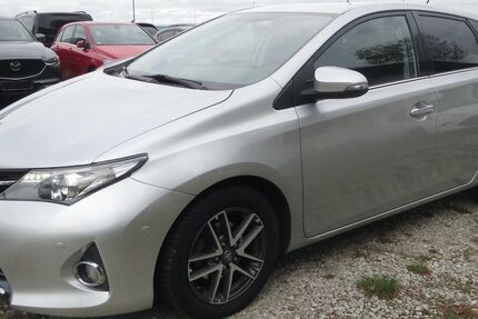 Toyota Auris 77.000 km 12.890 € Butzbach 35510