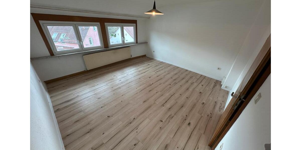 Dachgeschoßwohnung Marpingen - 3 Zimmer, 90 m&sup2;, 700&euro; | Angebot:26021107