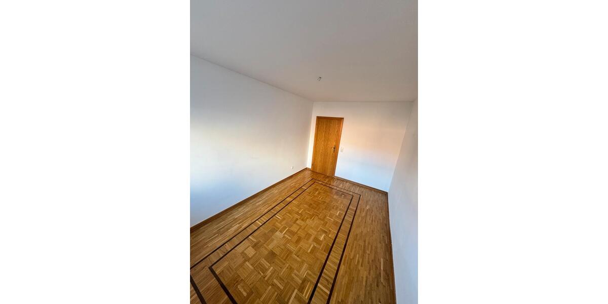Etagenwohnung Schöneck - 5.5 Zimmer, 185 m&sup2;, 2.200&euro; | Angebot:24364463