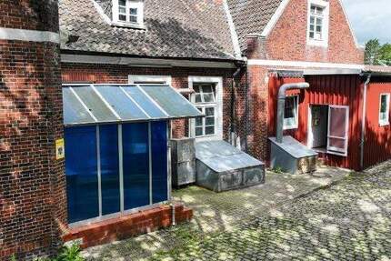 Eine Gelegenheit für Entwickler, Selbstständige...: Bahnhofsgebäude mit über 400 m² Nutzfläche 1 zimmer