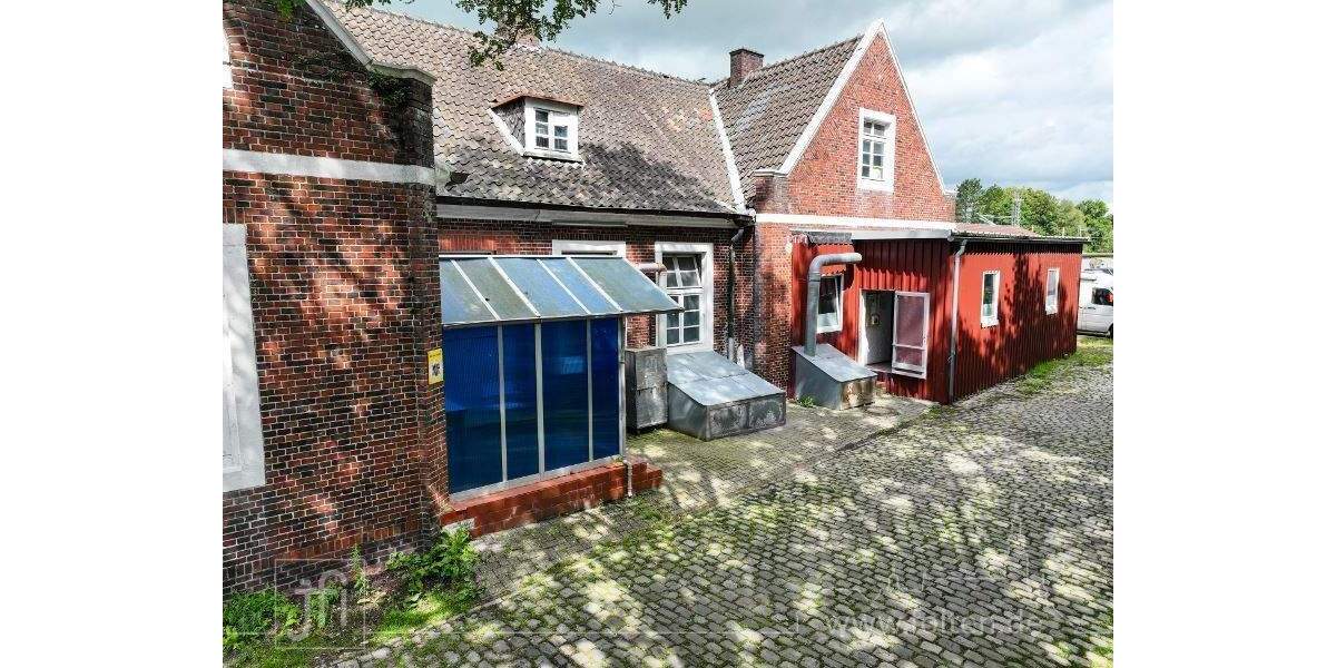 Eine Gelegenheit für Entwickler, Selbstständige...: Bahnhofsgebäude mit über 400 m² Nutzfläche 1 zimmer