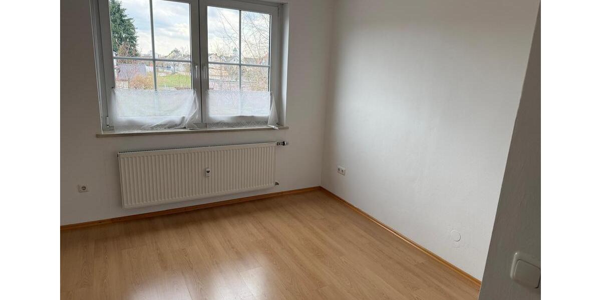 Etagenwohnung Schwarzenfeld - 3 Zimmer, 72 m&sup2;, 560&euro; | Angebot:26699667