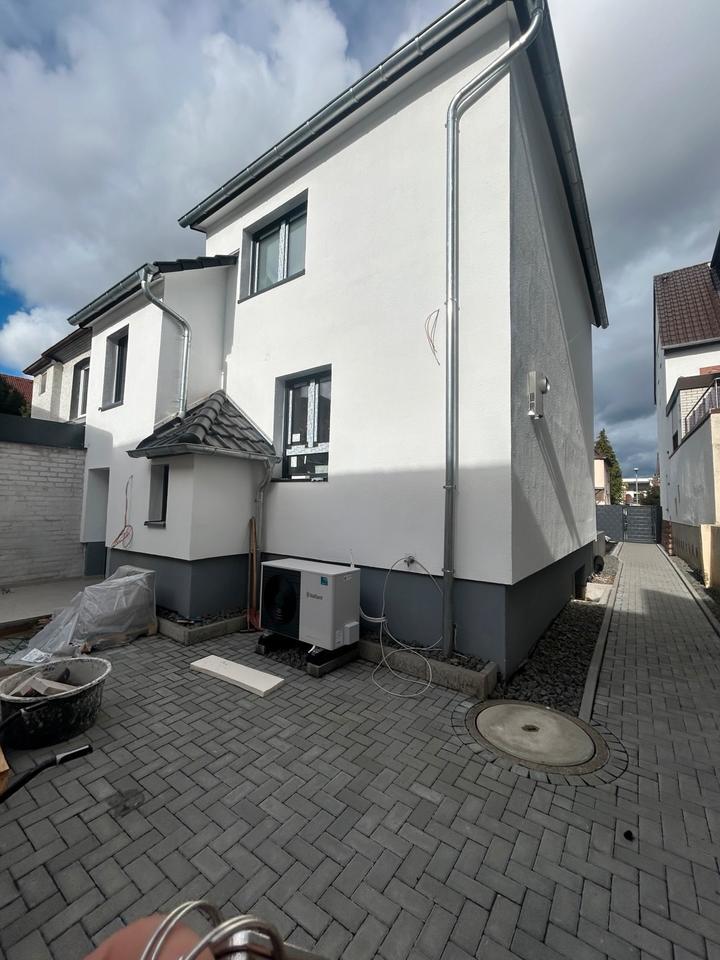Haus mit Terasse,Garten,neue Einbauküche und eigene Privatparkplâ zimmer
